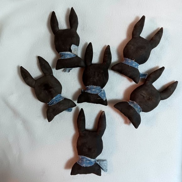 Lot of 6 Shabby Bunnies - cloth embroidery country rustic - Picture 2 of 2